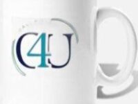 taza con logo de call4u de frente